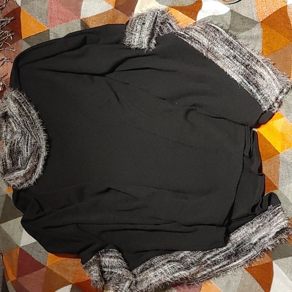 Mr Max Fashions Poncho - Picture 1 of 6